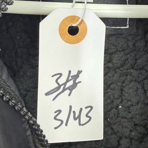 Black Puffer Vest - Size XL - Picture 5 of 5